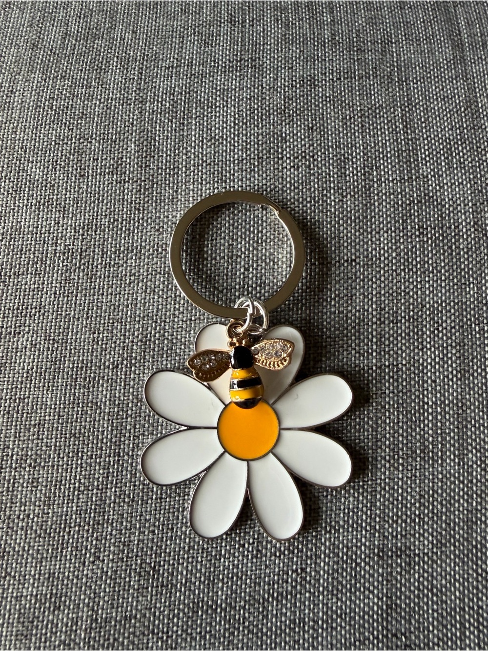 Daisy & Bee Enamel Keychain - White & Yellow